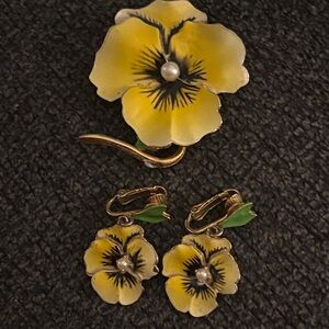 Yellow Enamel Floral Jewelry Set with Pearl Accents